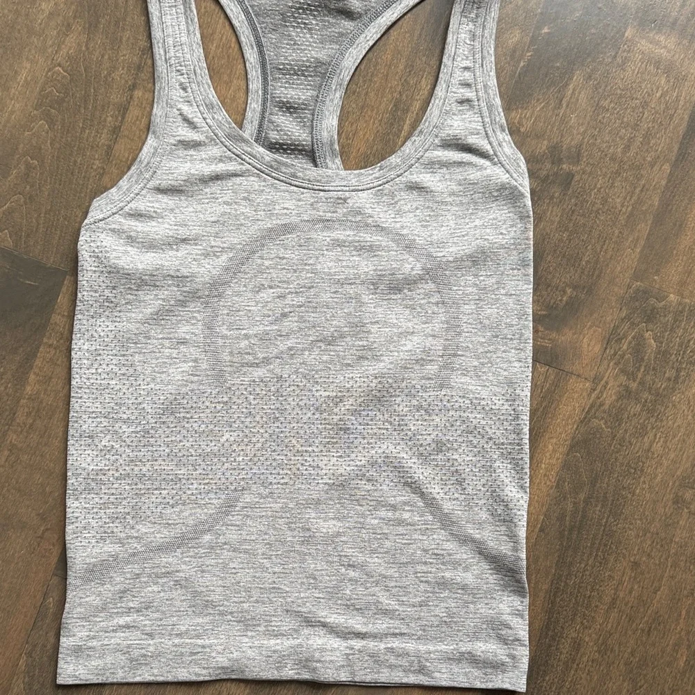 Lululemon Athletica Swiftly Light Gray Tank Top waist length - Picture 4 of 11